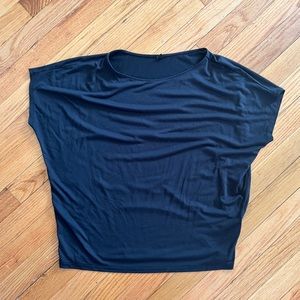 Uniqlo women’s poly blend shirt size medium